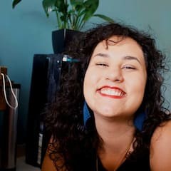 Aline M.⁩